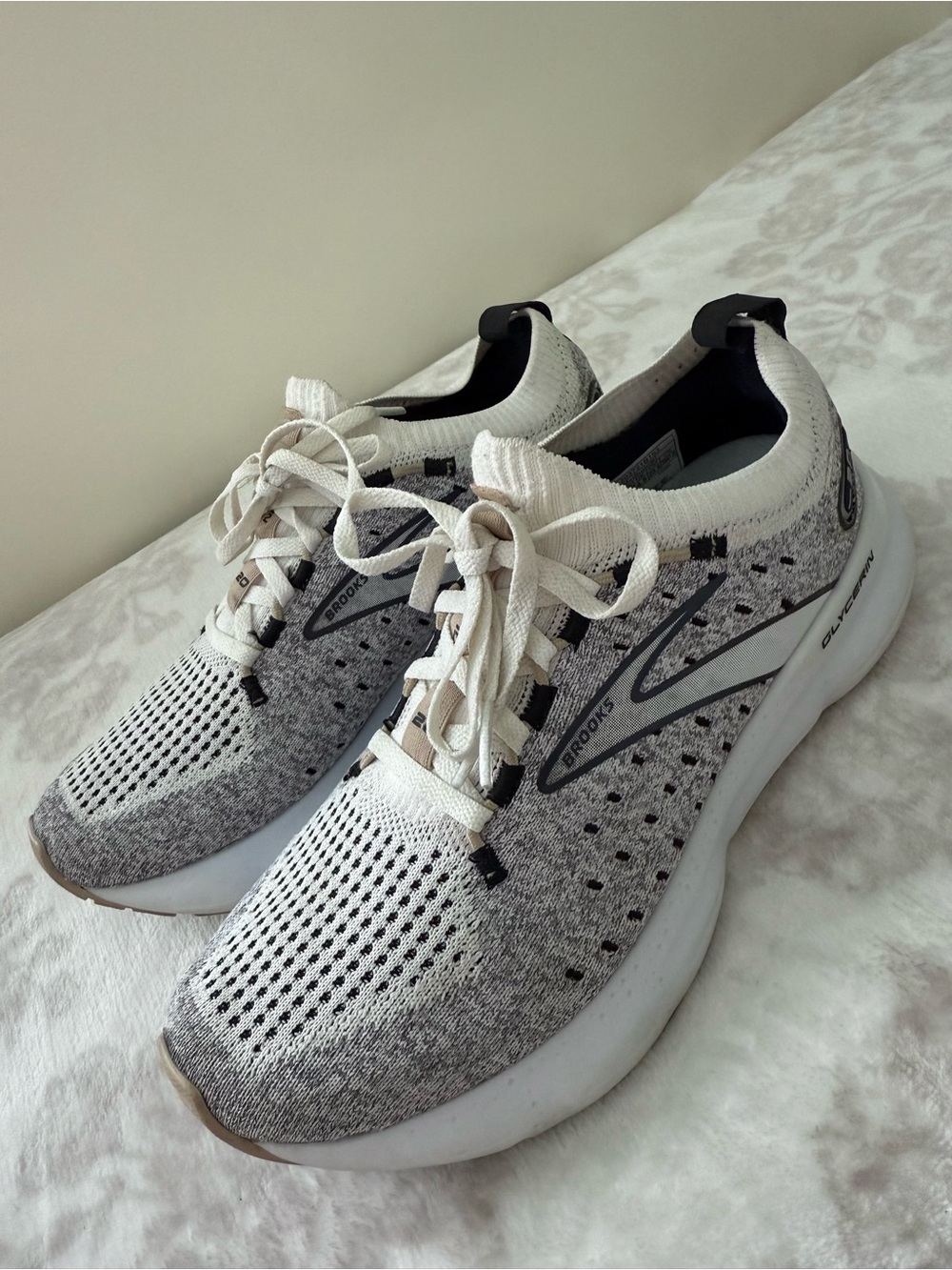 Brooks Glycerin 20 Neutral Cushioned Running Shoes Gray White